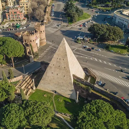 Piramide Deluxe Roma