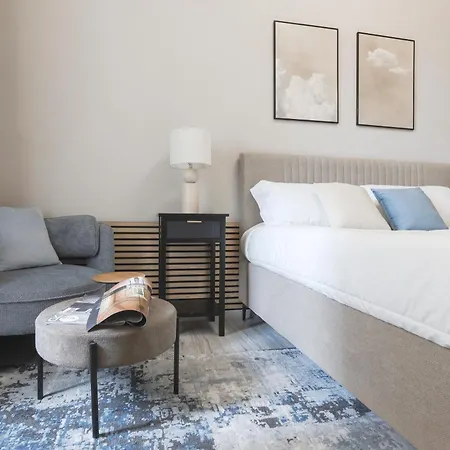 Piramide Deluxe Apartment