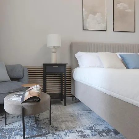 Piramide Deluxe شقة