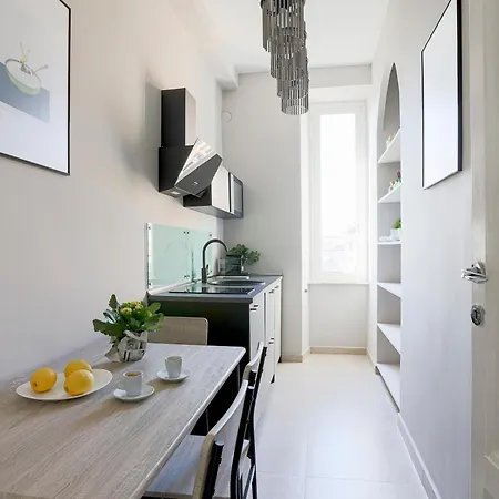 Piramide Deluxe * روما