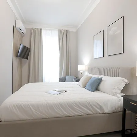 Piramide Deluxe شقة