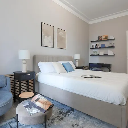 Piramide Deluxe شقة