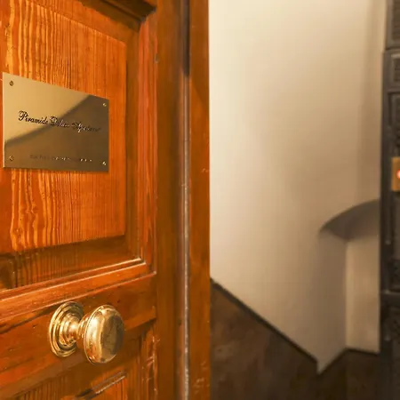 Piramide Deluxe شقة