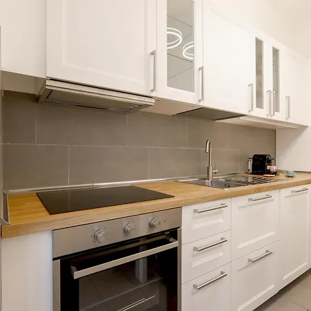 Piramide Deluxe شقة